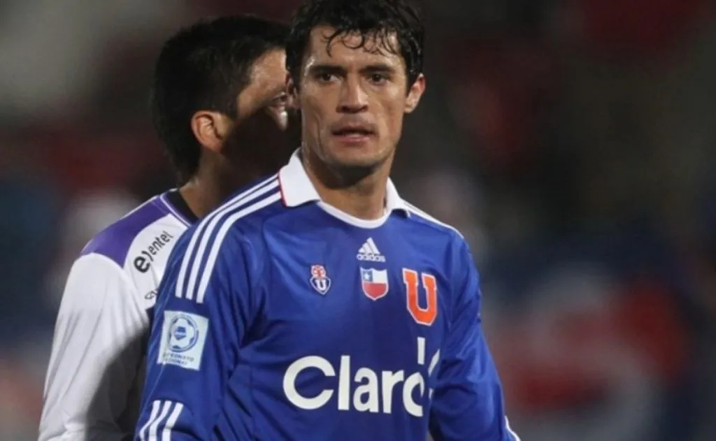 Marcos González confía en Universidad de Chile. Le pasó la pelota a su archirrival. 