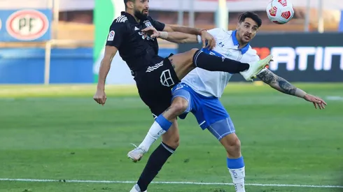 Emiliano Amor tiene que tener cuidado con Fernando Zampedri en el clásico entre Colo Colo y la Universidad Católica.