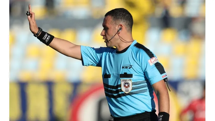 Ángelo Hermosilla, el árbitro del terror para Universidad de Chile en estas últimas dos temporadas y que se le acusa de insultar a Luis Felipe Gallegos