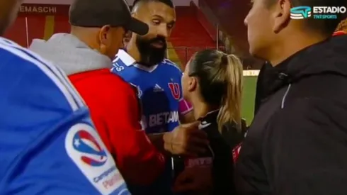 Ronnie Fernández cuestiona a la juez asistente Loreto Toloza al término del partido entre Universidad de Chile y Audax Italiano: "¿Por qué te ríes?"