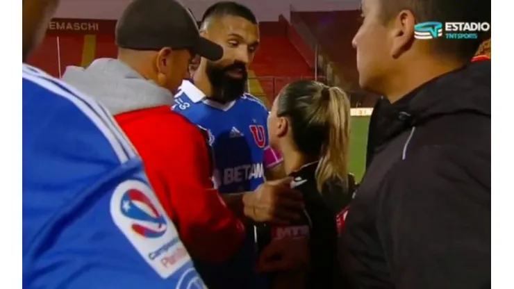 Ronnie Fernández cuestiona a la juez asistente Loreto Toloza al término del partido entre Universidad de Chile y Audax Italiano: "¿Por qué te ríes?"