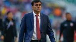 Gustavo Quinteros es seguido desde Ecuador y Argentina, pero en Colo Colo se resisten a su partida.