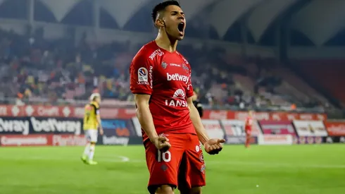 Aravena sigue deslumbrando en Chillán y la UC mira de reojo