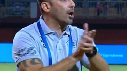 El técnico Javier Roca es chileno y el técnico del Arema en Indonesia, que vivió una tragedia absoluta.