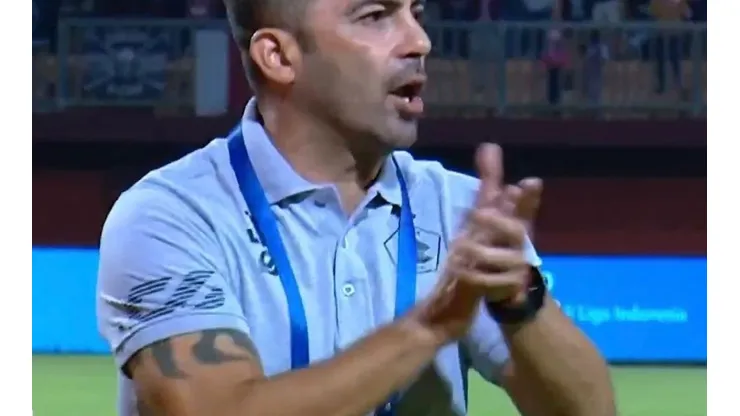 El técnico Javier Roca es chileno y el técnico del Arema en Indonesia, que vivió una tragedia absoluta.