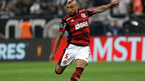 Arturo Vidal forma parte del mediocampo de Flamengo