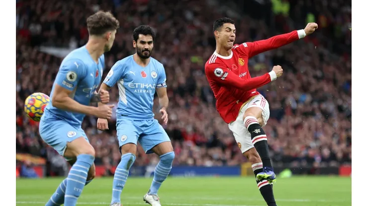 Manchester City y Manchester United se enfrentan en el Etihad Stadium.
