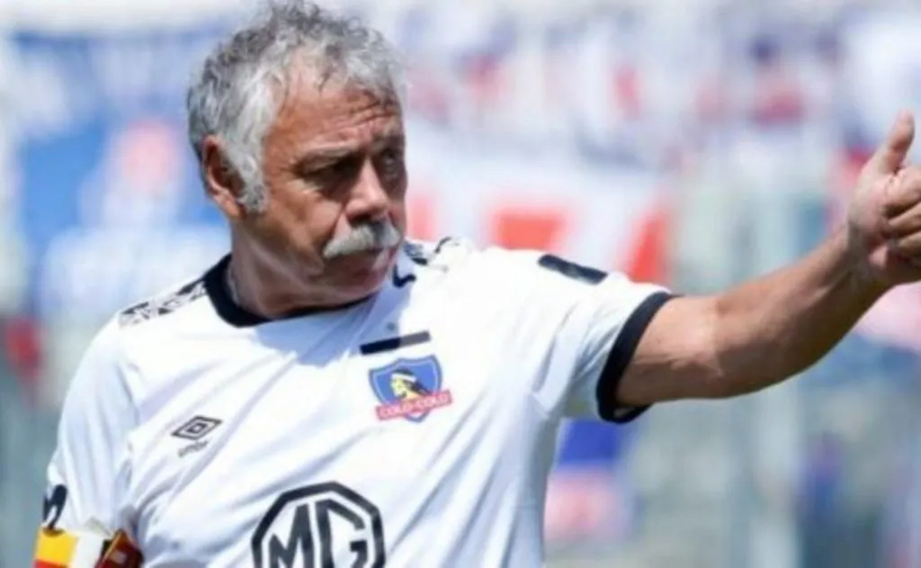 Carlos Caszely, otro que ama con todo a la camiseta alba.