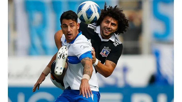 Colo Colo enfrenta en el Monumental a la Universidad Católica.