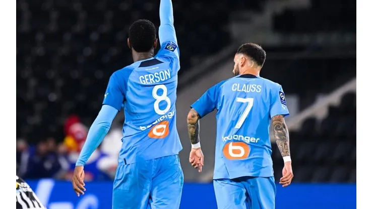 El equipo del chileno goleó en su visita a Angers y es líder de la Ligue 1
