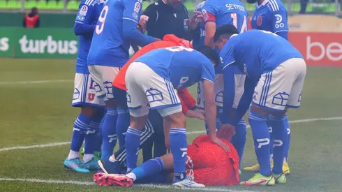 Parra tuvo que ser trasladado en ambulancia