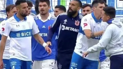 Plantel de Universidad de Chile indignados por actitud de Mauricio Isla: "No le creía a Parra y nos trató de cagones"