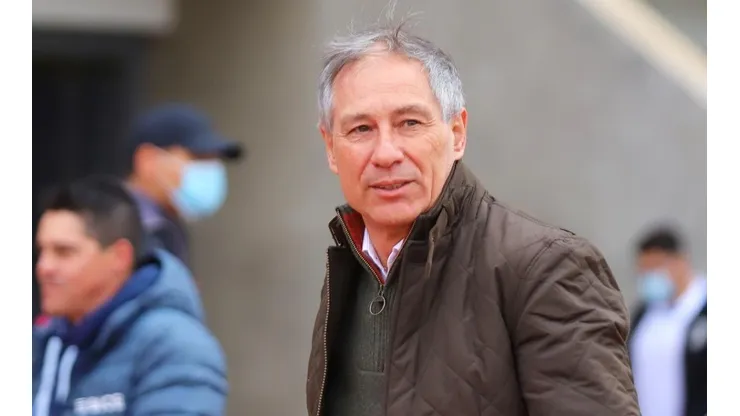 El DT condenó el hecho, pero asegura que el partido se debe jugar