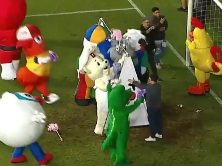 La carrera de corpóreos que ha causado sensación en el fútbol