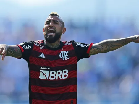 El curioso equipo donde aparece Arturo Vidal junto a grandes figuras del fútbol