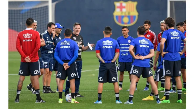 Eduardo Berizzo tiene que tomar varias decisiones respecto a jugadores en la Selección Chilena
