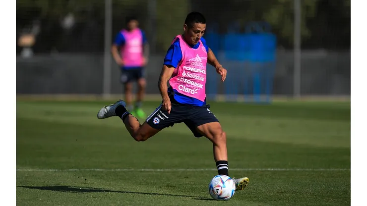 Juan Delgado debe rendir examen como lateral derecho y el formado en Colo Colo busca su espacio en el equipo de Eduardo Berizzo.
