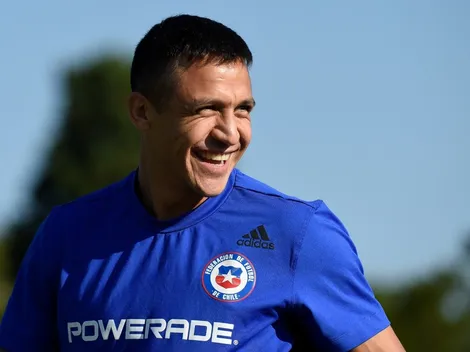Flor de sonrisa: Alexis Sánchez llegó feliz a sumarse a las prácticas de la Selección Chilena