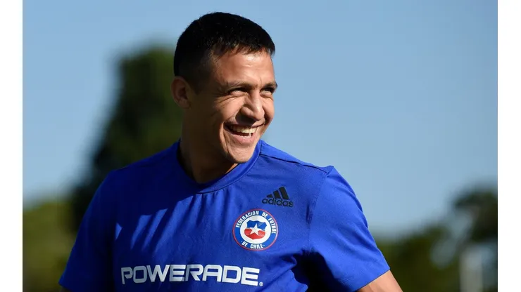 Alexis Sánchez llegó de lo más sonriente a la práctica de la Selección Chilena, luego de un gran presente en Francia con el Olympique Marsella.