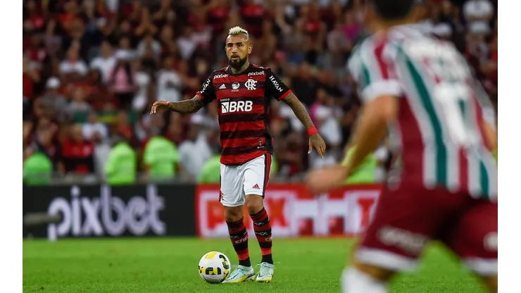 Arturo Vidal inyectó a sus compañeros de buena onda en el Flamengo pero eso no bastó ante el Fluminense.