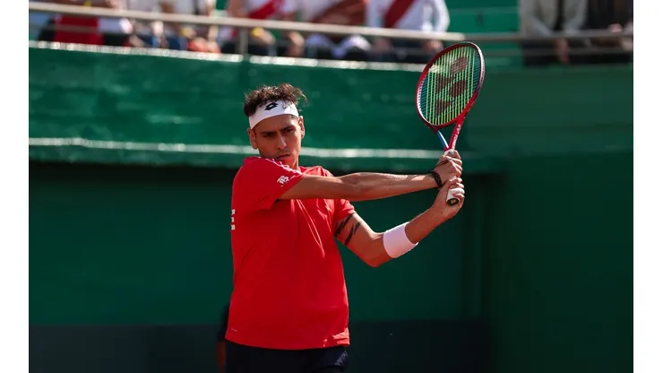 Alejandro Tabilo fue de más a menos ante Juan Pablo Varillas y el Jano sucumbió en la Copa Davis.