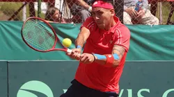 Tabilo y Varillas disputan el cuarto partido de la serie entre Chile y Perú.