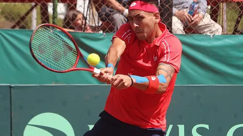 Tabilo y Varillas disputan el cuarto partido de la serie entre Chile y Perú.