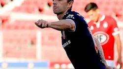 Walter Montillo mueve el pañuelo al otro lado de la cordillera y manda saludo a todo Chile por la celebración de un nuevo 18 de septiembre