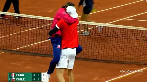 Nicolás Massu se funde en un gran abrazo con Nicolás Jarry