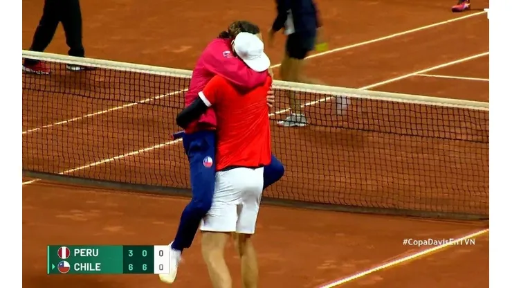 Nicolás Massu se funde en un gran abrazo con Nicolás Jarry