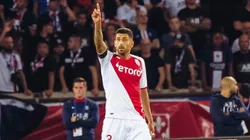 El defensor compartió con un piloto de Fórmula 1 en el Principado