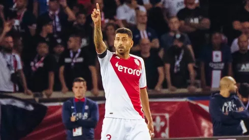 El defensor compartió con un piloto de Fórmula 1 en el Principado