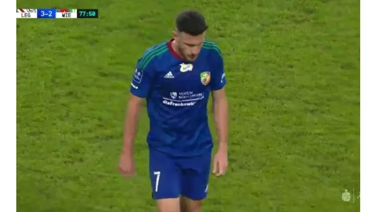 Ángelo Henríquez fue expulsado en su equipo
