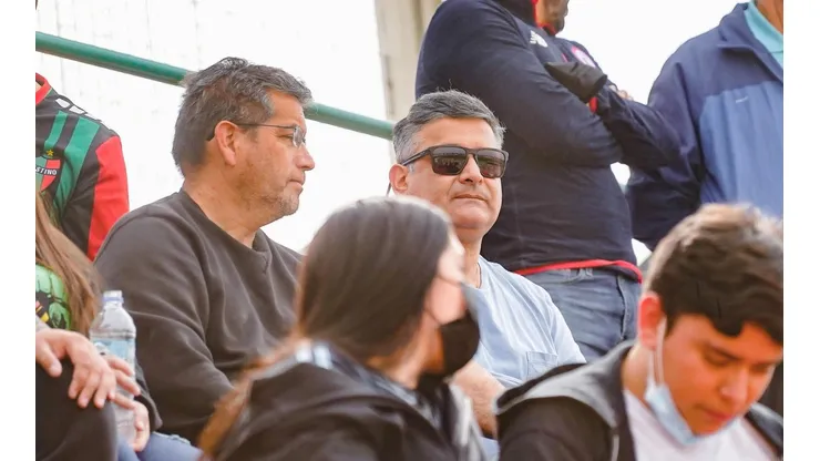 La presencia de Ronald Fuentes en la tribuna del Municipal de La Cisterna genera molestia en la dirigencia y plantel de Universidad de Chile
