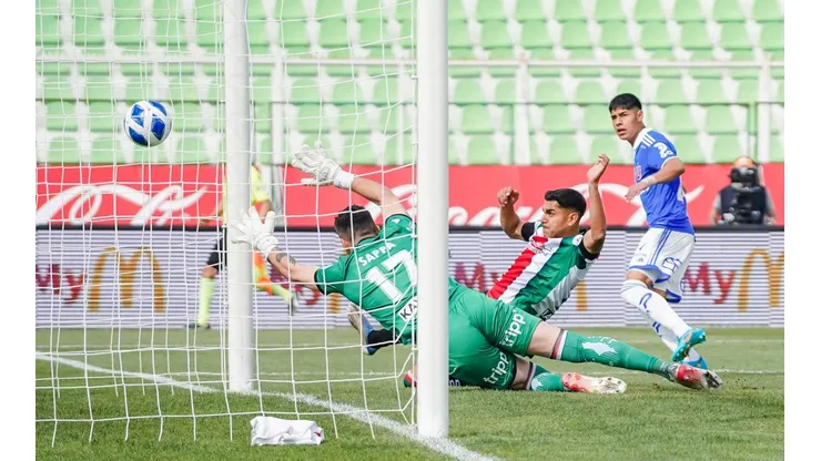 Universidad de Chile festejaba con Darío Osorio, pero el VAR y Piero Maza determinaron que el gol fuese anulado.