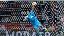 Claudio Bravo fue titular en el triunfo de Betis sobre el HJK