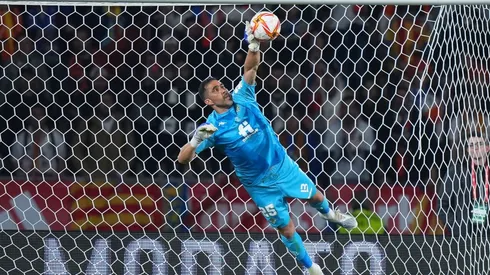 Claudio Bravo fue titular en el triunfo de Betis sobre el HJK