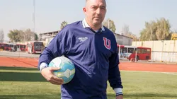 Cristián Mora se cuadra con Gustavo Álvarez.