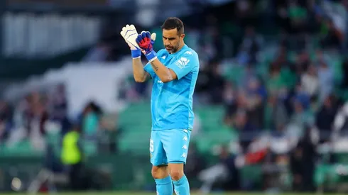 Claudio Bravo fue titular en la victoria del Betis por la UEFA Europa League.