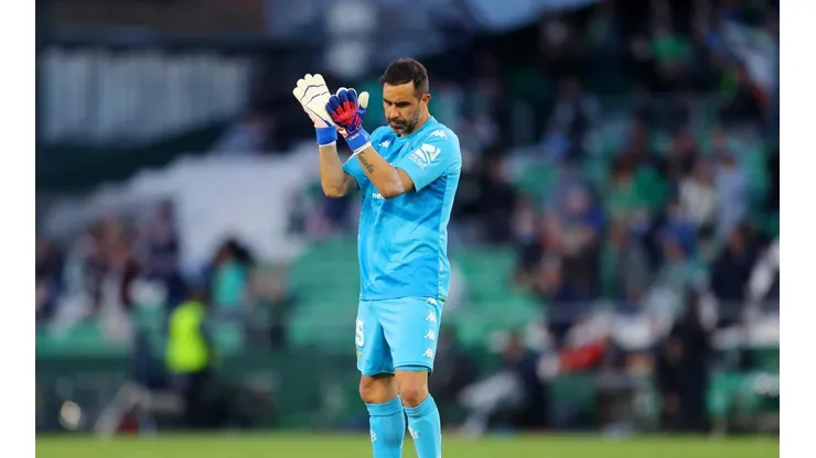 Claudio Bravo fue titular en la victoria del Betis por la UEFA Europa League.