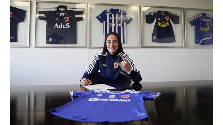 La U femenina hace oficial la llegada de la seleccionada paraguaya, María Martínez Vecca y van con todo por la Libertadores y el Bicampeonato