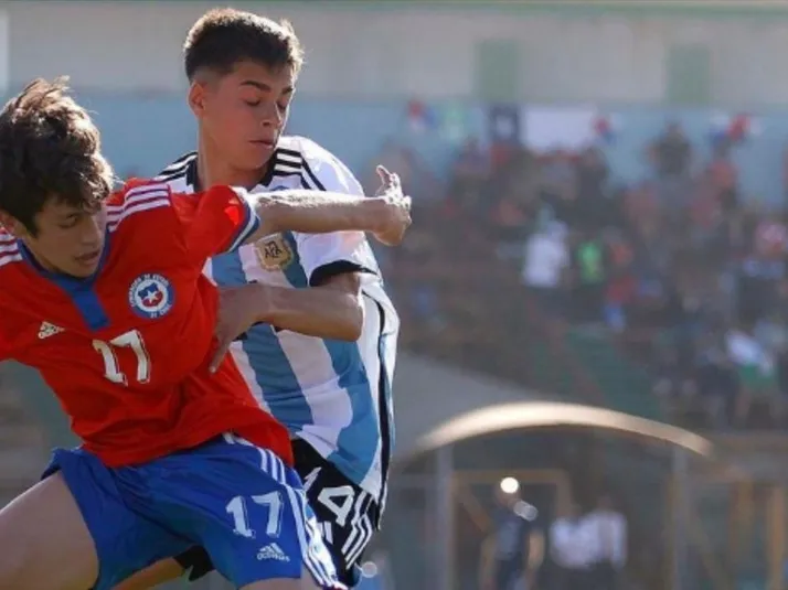 Hijo de ex figura de la UC y Colo Colo la rompe en La Roja Sub 15