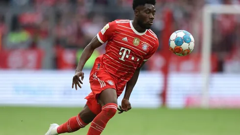 Alphonso Davies es uno de los laterales titulares del Bayern Múnich