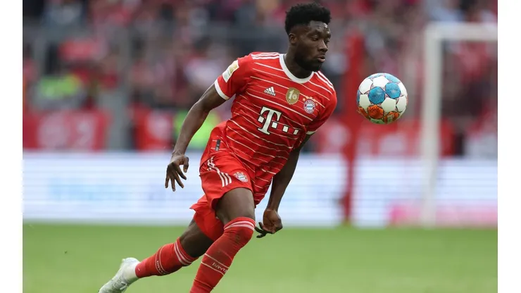 Alphonso Davies es uno de los laterales titulares del Bayern Múnich
