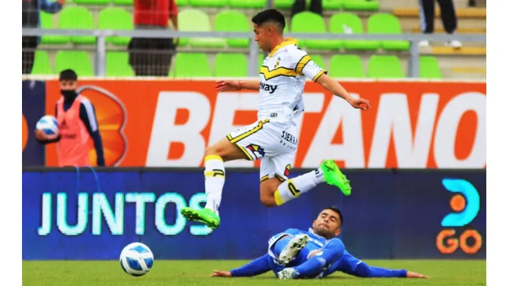 Yonathan Andía se gana el monopolio de las pifias en el duelo entre Universidad de Chile y Coquimbo Unido