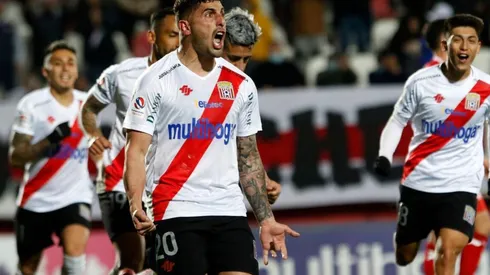 Curicó Unido se mantiene como escolta de Colo Colo