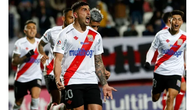 Curicó Unido se mantiene como escolta de Colo Colo