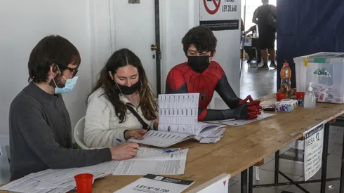 Conoce cuándo les pagarán a los vocales de mesa del Plebiscito.