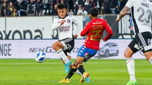 Colo Colo goleó a Unión Española y extiende la ventaja en el Campeonato Nacional