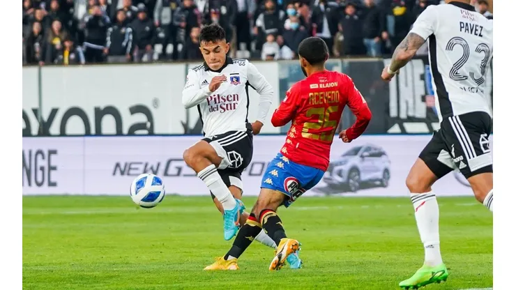 Colo Colo goleó a Unión Española y extiende la ventaja en el Campeonato Nacional